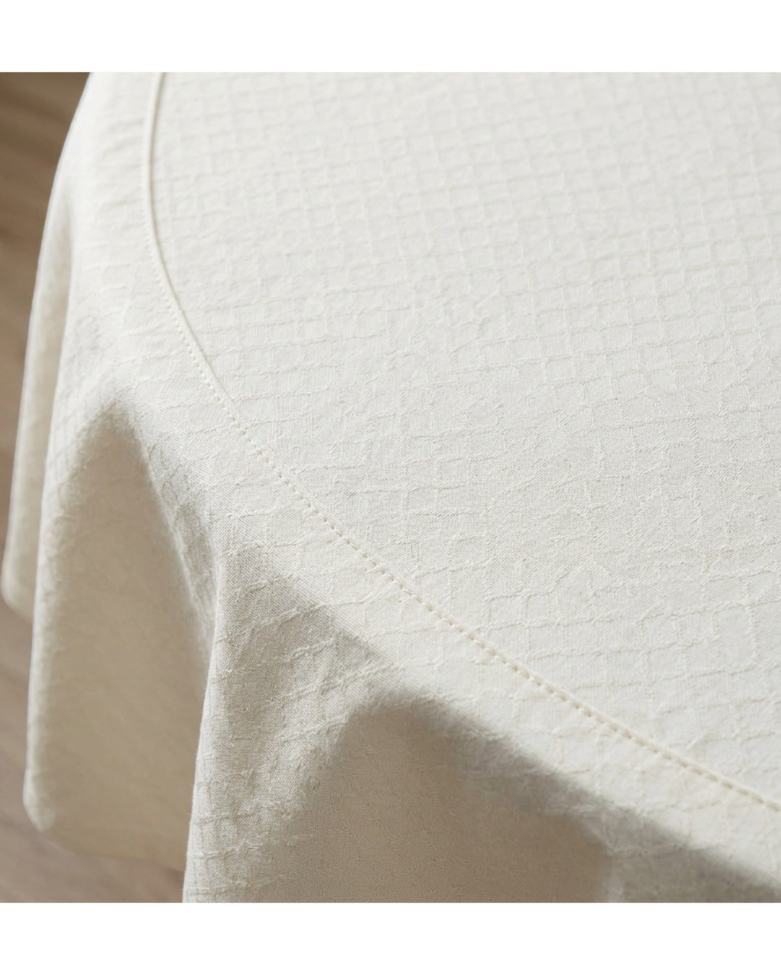 Fbwjg Round Cotton Jacquard Tablecloth Ivory 70 Inch - Detail view